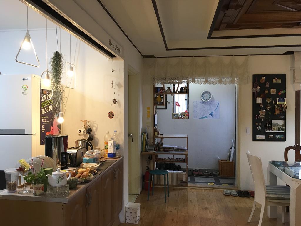 Aark House Vandrarhem Gangneung Exteriör bild